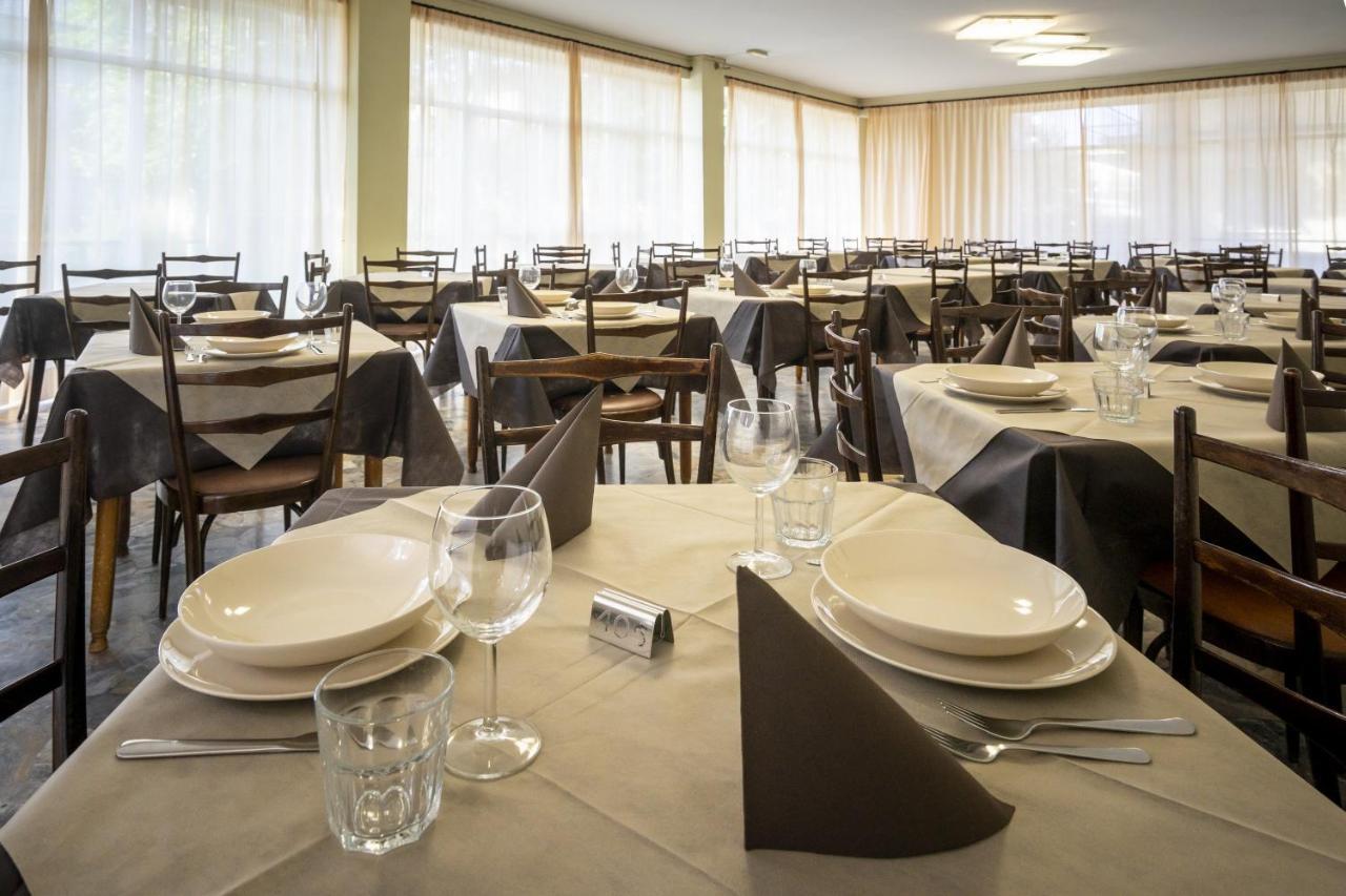 רימיני Hotel Mamy מראה חיצוני תמונה