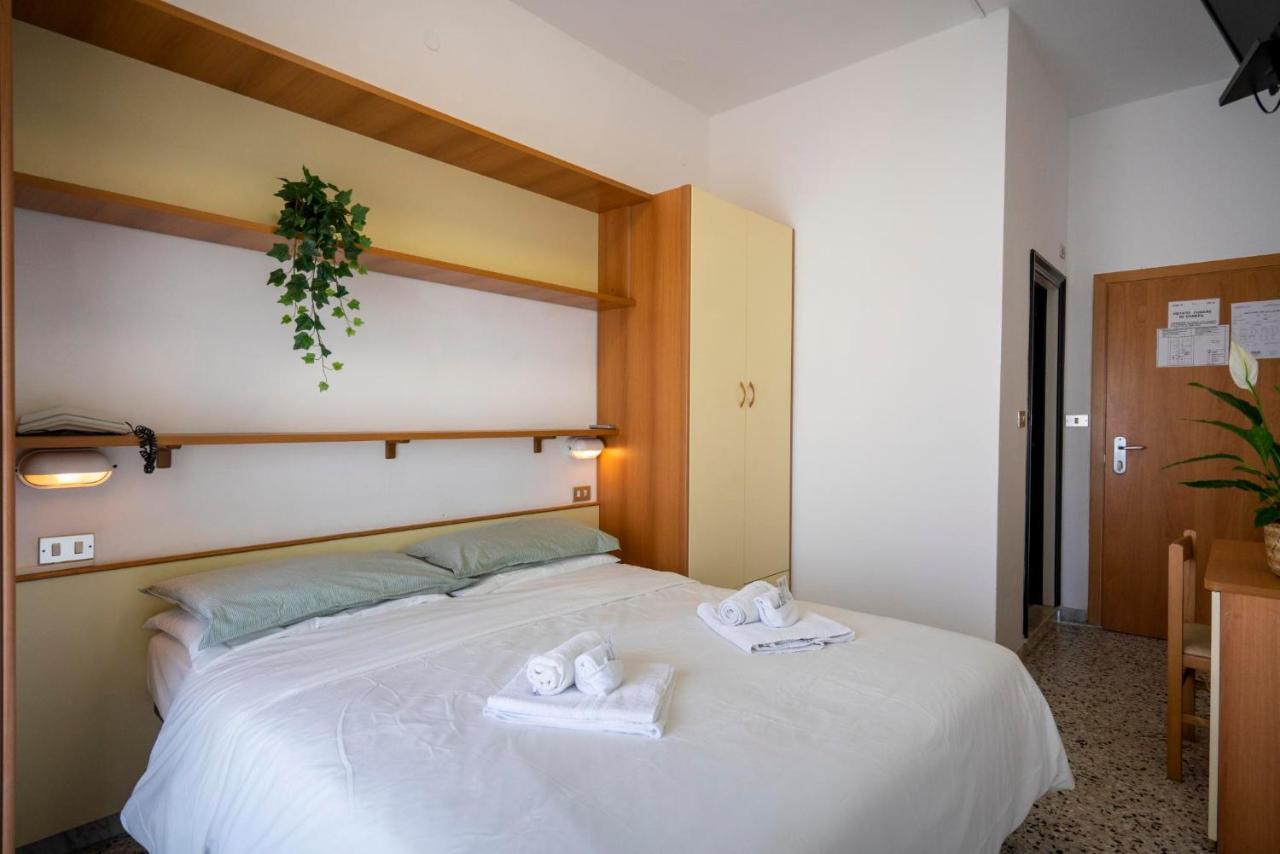רימיני Hotel Mamy מראה חיצוני תמונה