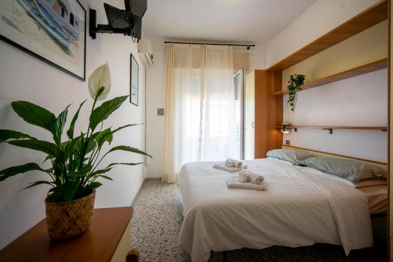 רימיני Hotel Mamy מראה חיצוני תמונה