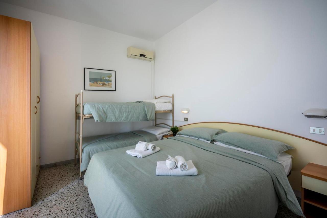 רימיני Hotel Mamy מראה חיצוני תמונה