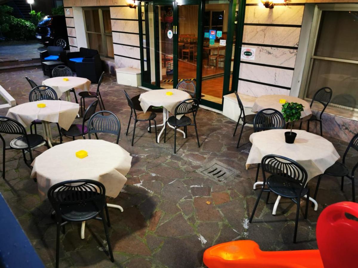 רימיני Hotel Mamy מראה חיצוני תמונה